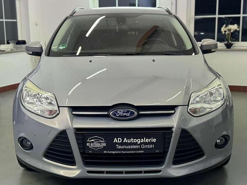 Gebraucht Ford Focus SYNC Edition 125 PS (91 kW) 2014 Micastonesilber metallic Kombi