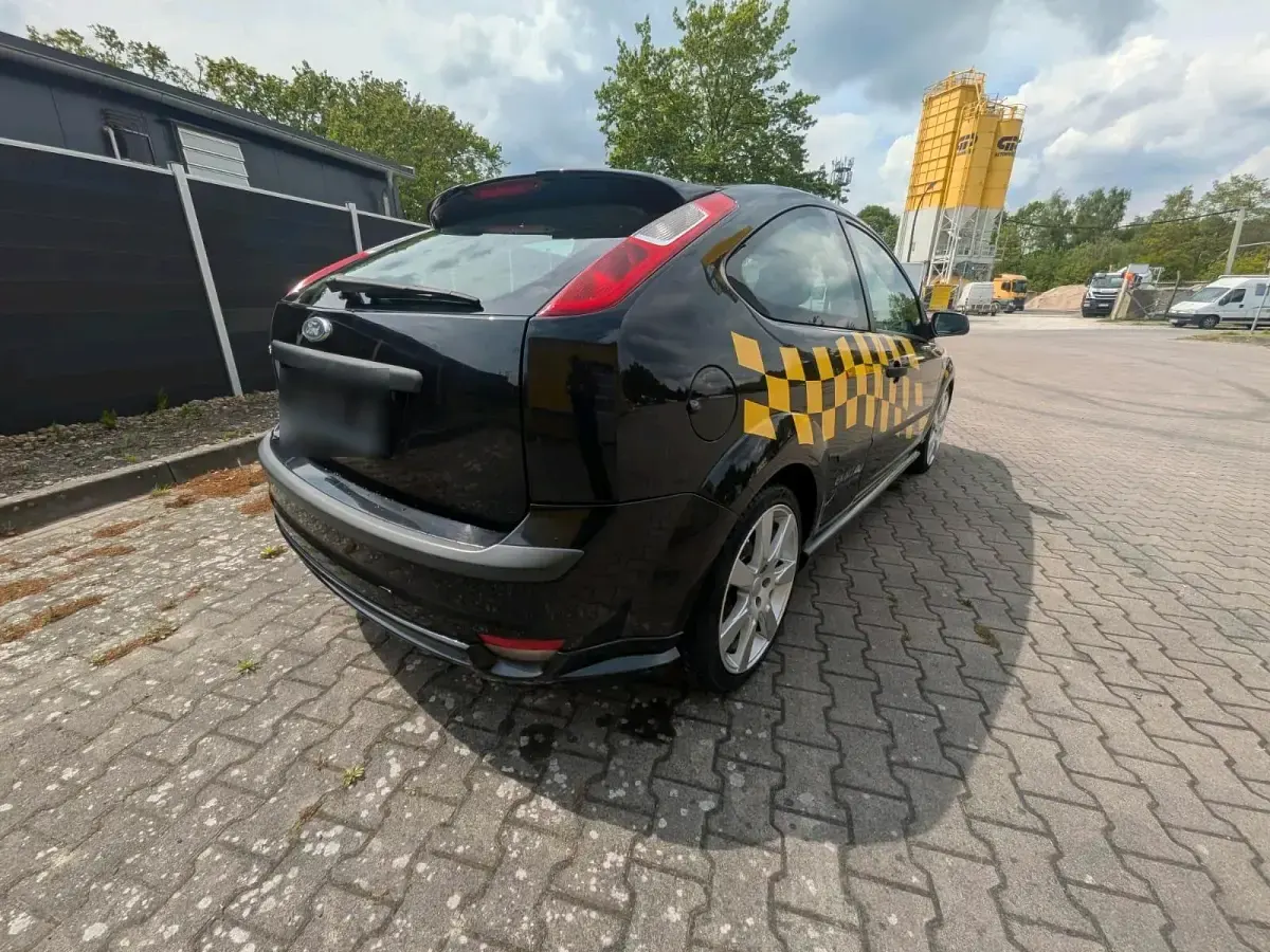 Gebraucht Ford Focus ST-Line 116 PS (85 kW) 2005 Schwarz Coupé