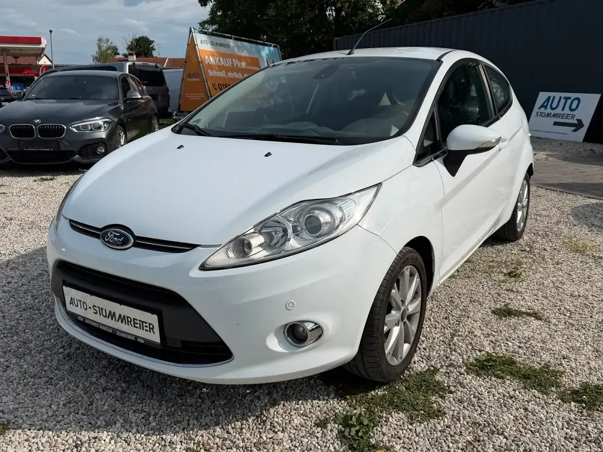 Gebraucht Ford Fiesta Titanium 97 PS (71 kW) 2012 Weiß Kleinwagen