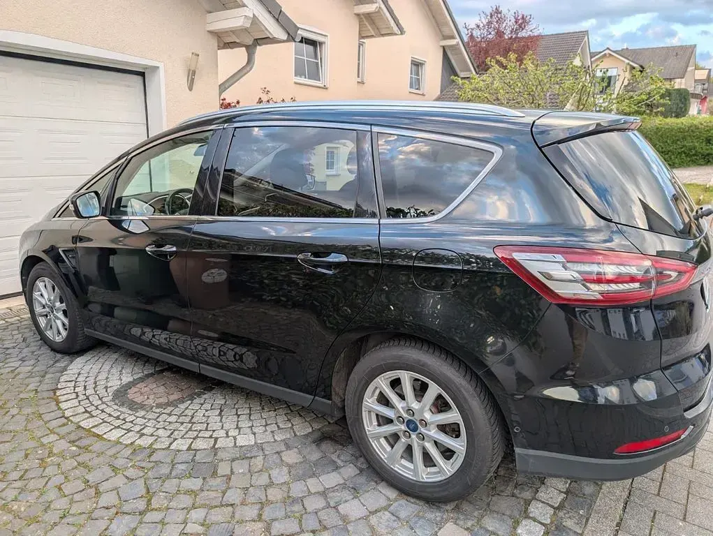 Gebraucht Ford S-MAX Titanium 150 PS (110 kW) 2016 Schwarz Van / Kleinbus