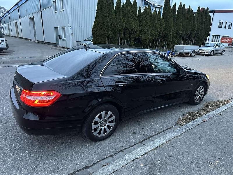 Second-hand Mercedes E220 170 CP (125 kW) 2009 Other Berlinǎ