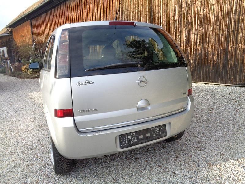 Gebraucht Opel Meriva 105 PS (77 kW) 2006 Silber Van / Kleinbus