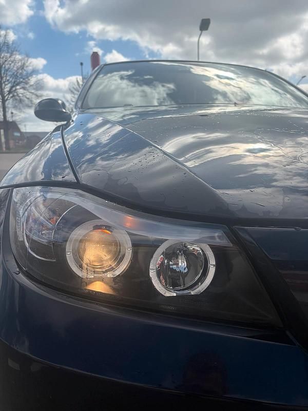 Gebraucht BMW 320 150 PS (110 kW) 2007 Blau Limousine