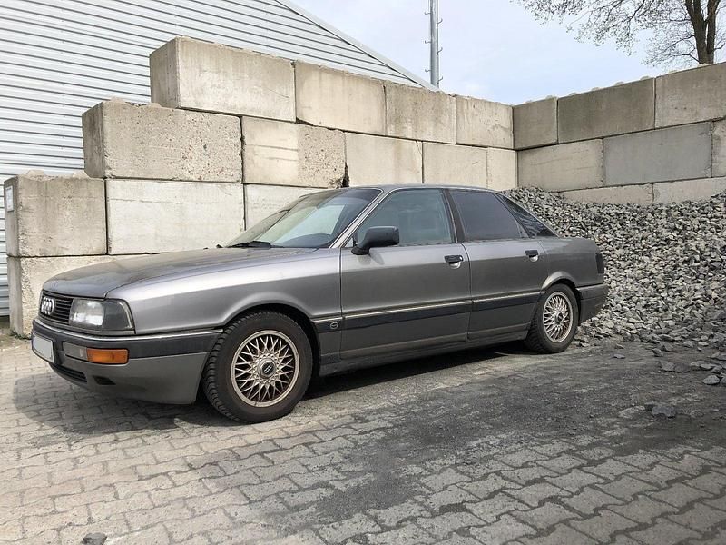 Grau Gebraucht 1987 Audi 90 Limousine | 3.800 € - Bild 1/4