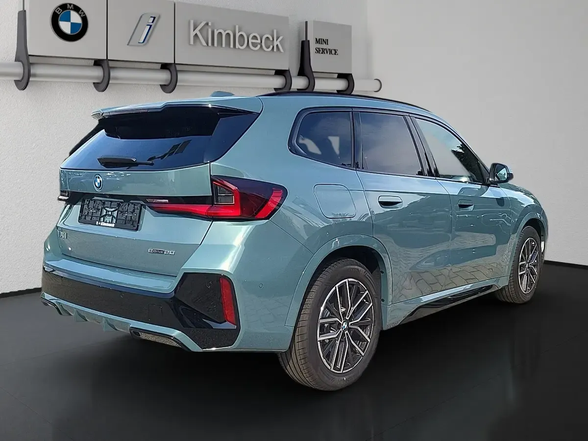 Neu BMW iX1 M Sport 203 kW (277 PS) 2026 Cape york grün SUV