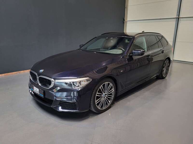 Carbonschwarz metallic Gebraucht 2020 BMW 520 M Sport Kombi | 26.950 € (Fairer Preis) - Bild 1/4
