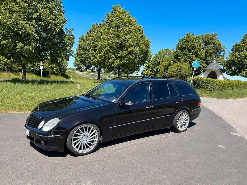 Schwarz Gebraucht 2006 Mercedes E320 Kombi | 3.450 € (Guter Preis) - Bild 1/4