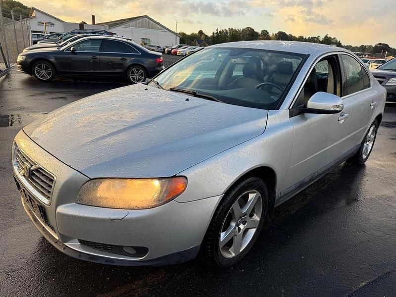 Silber Gebraucht 2007 Volvo S80 Kinetic Limousine | 2.500 € (Fairer Preis) - Bild 1/4