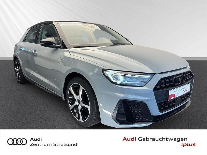 Pfeilgrau perleffekt Gebraucht 2022 Audi A1 Sportback Ambiente Kleinwagen | 21.900 € (Fairer Preis) - Bild 1/4
