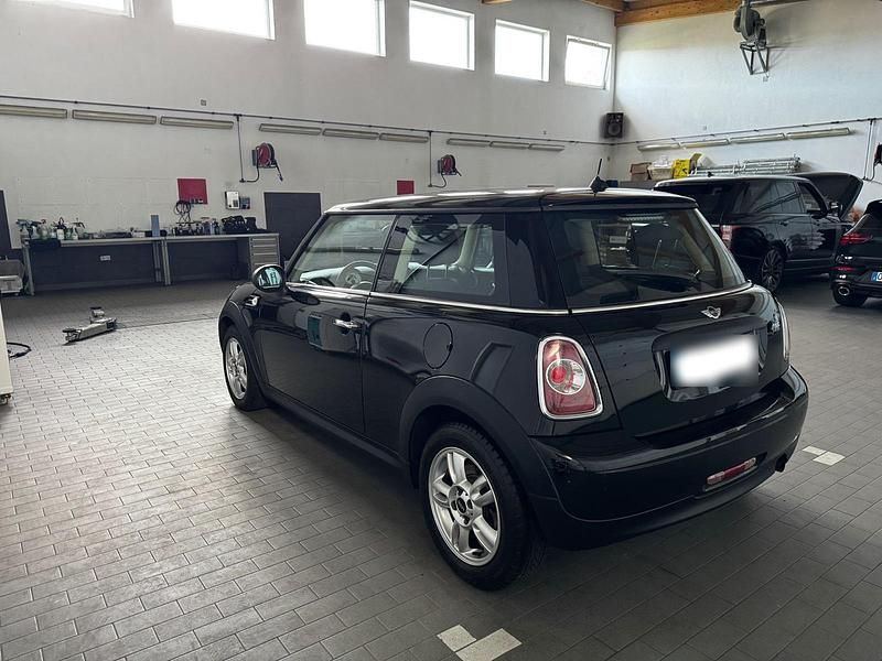 Gebraucht Mini ONE 75 PS (55 kW) 2011 Schwarz Kleinwagen