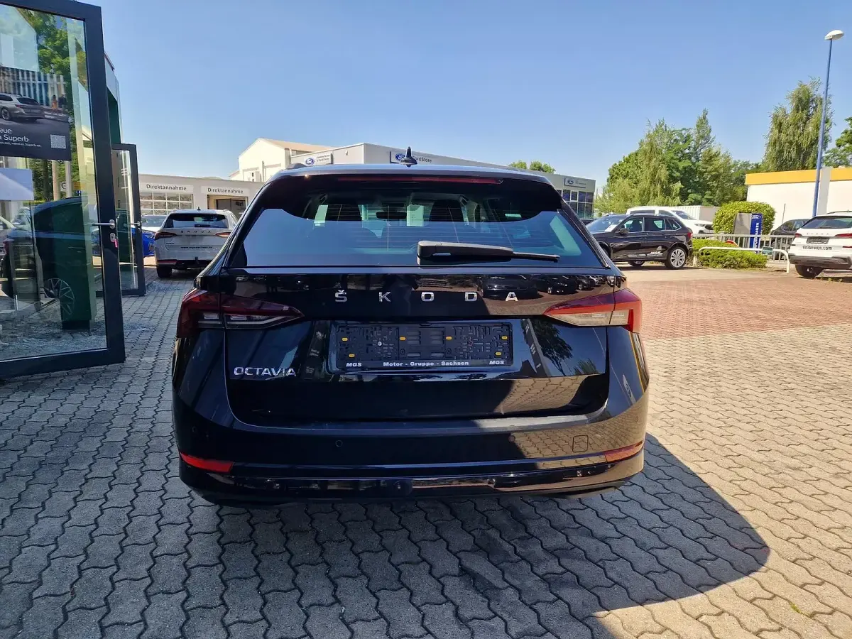 Gebraucht Skoda Octavia 150 PS (110 kW) 2023 Schwarzmagic perleffekt Limousine