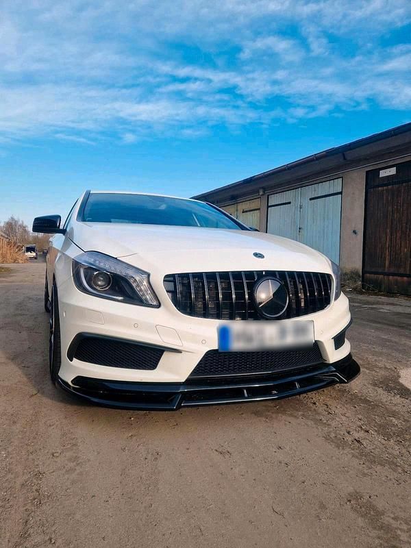 Gebraucht Mercedes A180 183 PS (134 kW) 2012 Weiß Kleinwagen