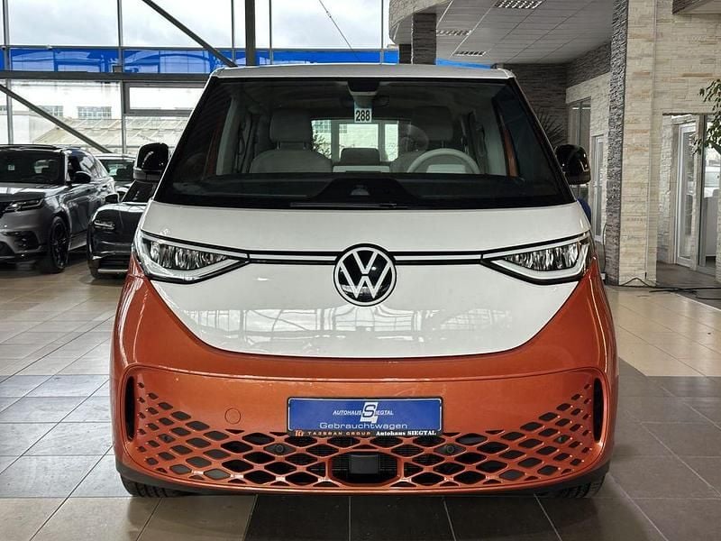 Gebraucht VW ID. Buzz Pro 150 kW (204 PS) 2024 Orange orange + weiß (metallic) Van / Kleinbus