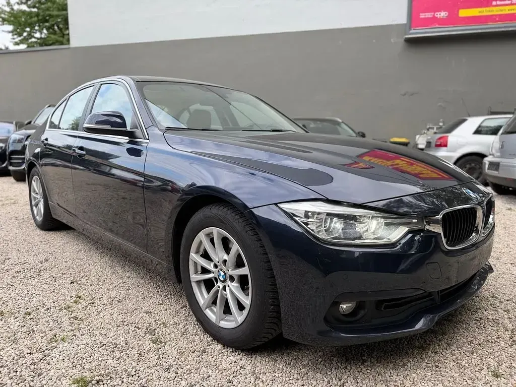 Gebraucht BMW 320 Advantage 163 PS (119 kW) 2016 Blau Limousine