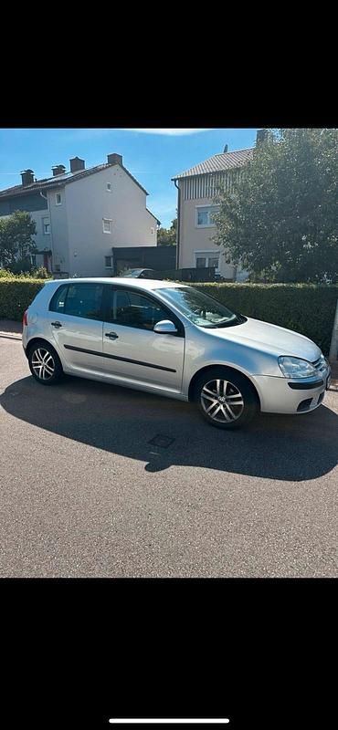 Silber Gebraucht 2004 VW Golf V Kleinwagen | 2.500 € (Etwas zu teuer) - Bild 1/4