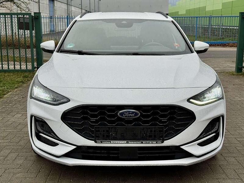 Gebraucht Ford Focus ST-Line 155 PS (114 kW) 2022 Frostweiß Kombi