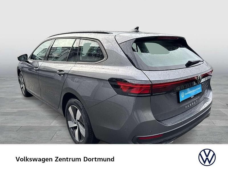 Neu VW Passat Basis 150 PS (110 kW) 2025 Diabasgrau metallic Kombi