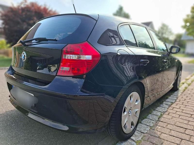 Gebraucht BMW 116 122 PS (89 kW) 2010 Schwarz Kleinwagen