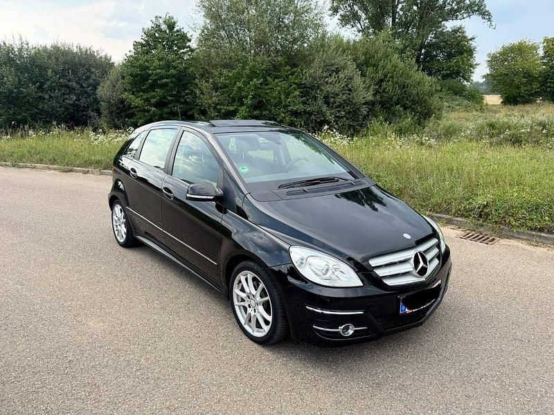 Schwarz Gebraucht 2009 Mercedes B200 Van / Kleinbus | 4.490 € (Guter Preis) - Bild 1/4