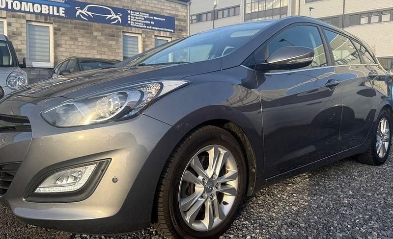 Grau Gebraucht 2014 Hyundai i30 Kombi | 6.950 € (Fairer Preis) - Bild 1/4