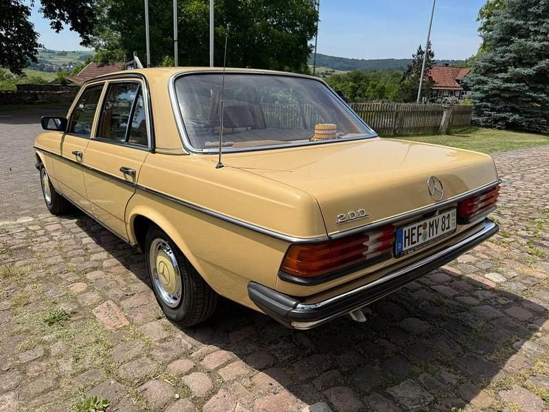 Gebraucht Mercedes 200 109 PS (80 kW) 1981 Gelb Limousine