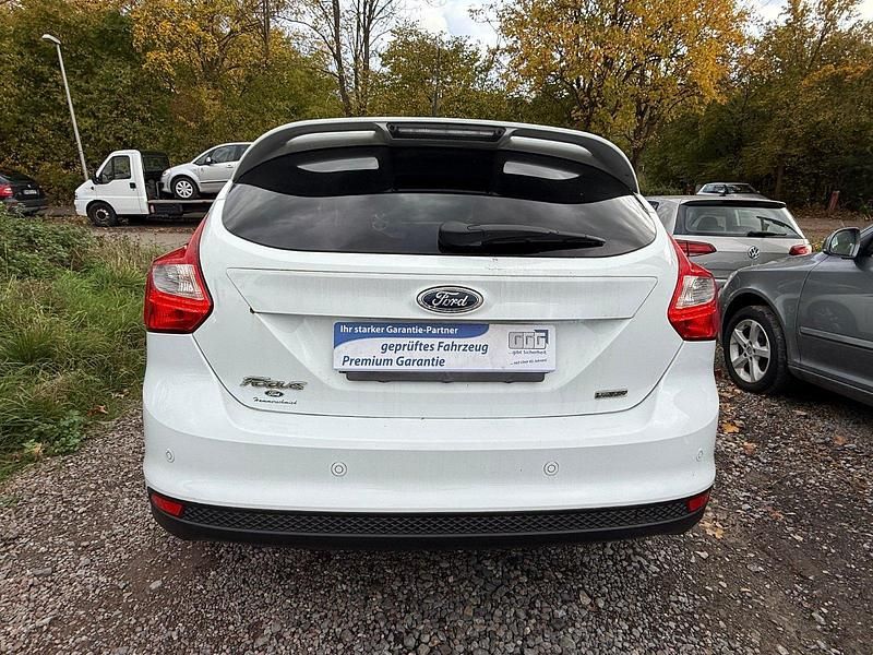 Gebraucht Ford Focus Titanium 125 PS (91 kW) 2012 Weiß Limousine