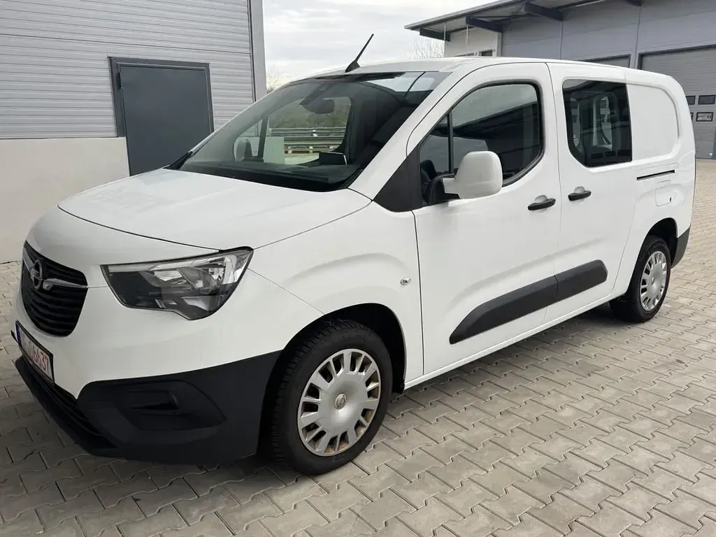 Używany Opel Combo Edition 131 KM (96 kW) 2020 Biały Minivan