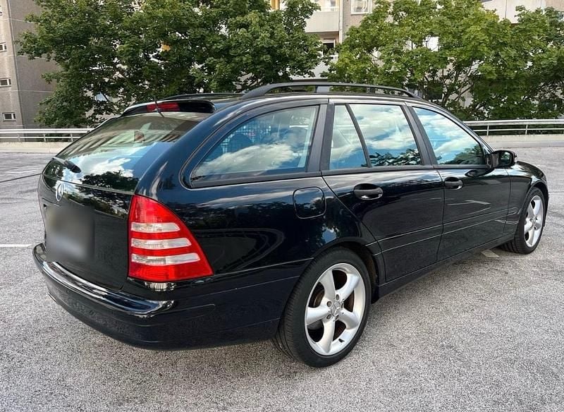 Second-hand Mercedes C180 143 CP (105 kW) 2007 Negru Break