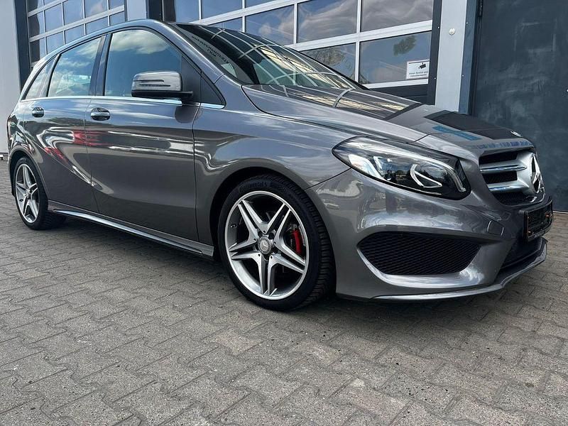 Grau Gebraucht 2015 Mercedes B200 AMG Van / Kleinbus | 15.900 € (Etwas zu teuer) - Bild 1/4