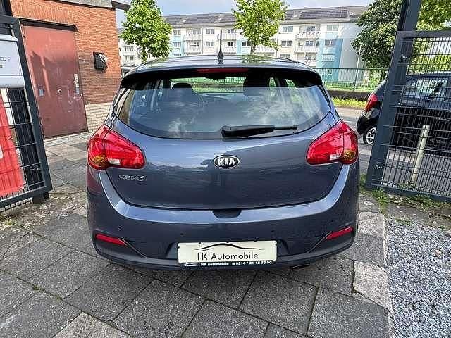 Gebraucht Kia Ceed Spirit 135 PS (99 kW) 2013 (d7u) planetenblau met. Kleinwagen