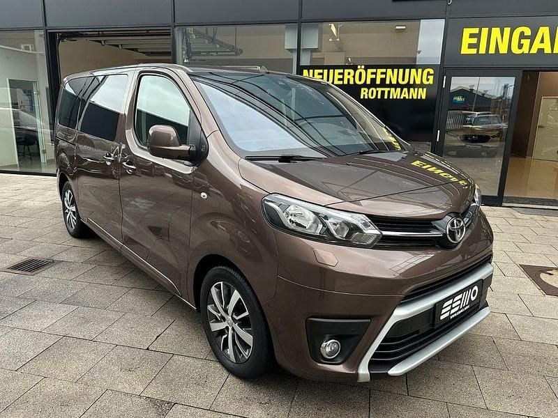 Braun Gebraucht 2018 Toyota Proace Team Van / Kleinbus | 22.900 € (Guter Preis) - Bild 1/4