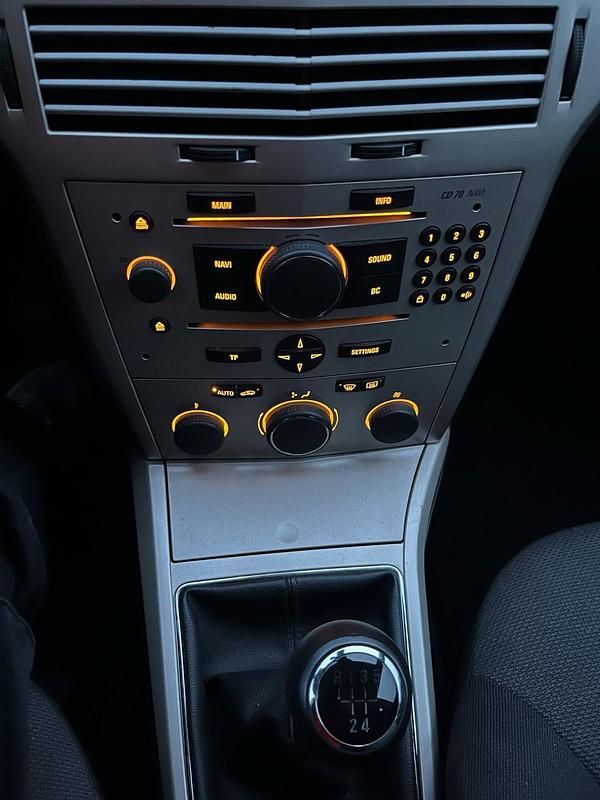 Gebraucht Opel Astra 105 PS (77 kW) 2007 Grau Limousine