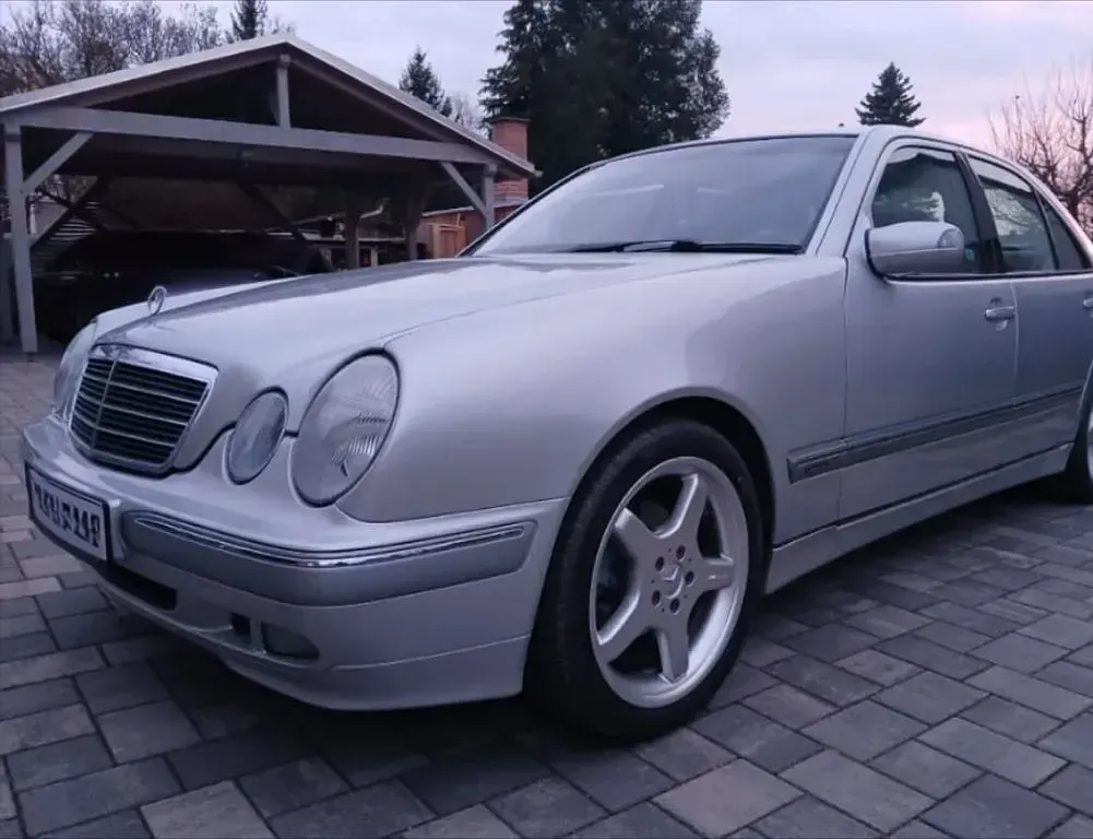 Occasion Mercedes E200 Elegance 136 ch (100 kW) 2000 Argent Berline