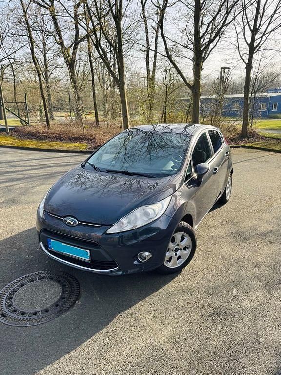 Gebraucht Ford Fiesta Titanium 97 PS (71 kW) 2011 Grau Kleinwagen