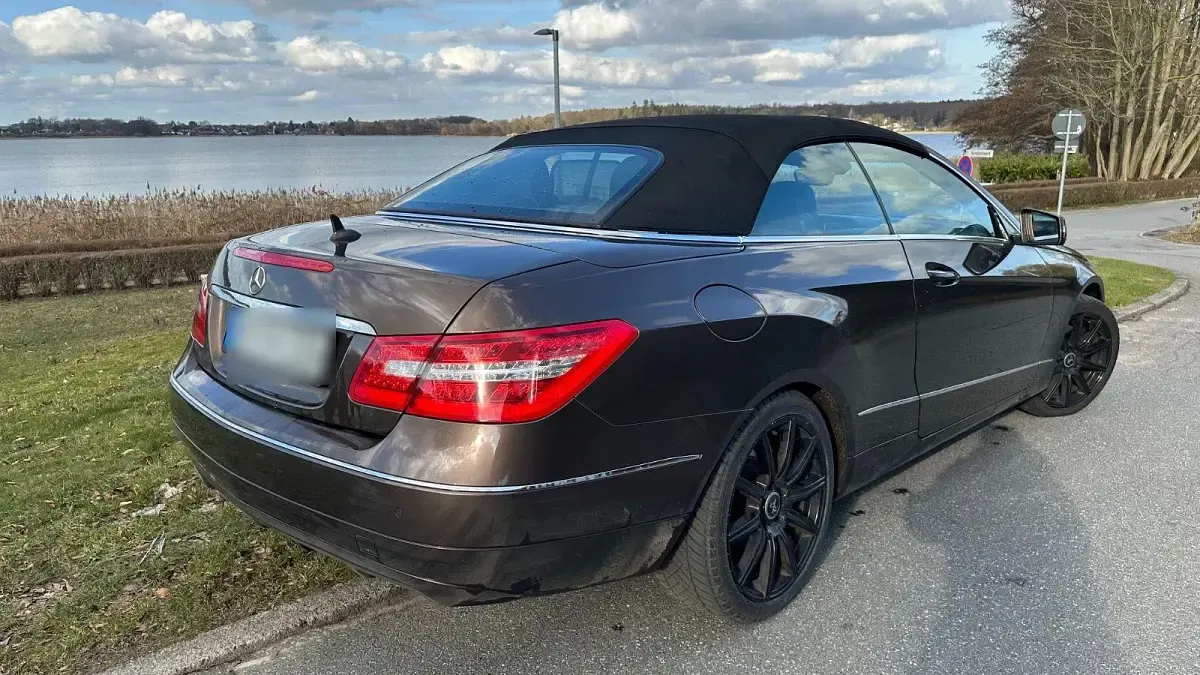 Gebraucht Mercedes E250 204 PS (150 kW) 2012 Braun Cabrio