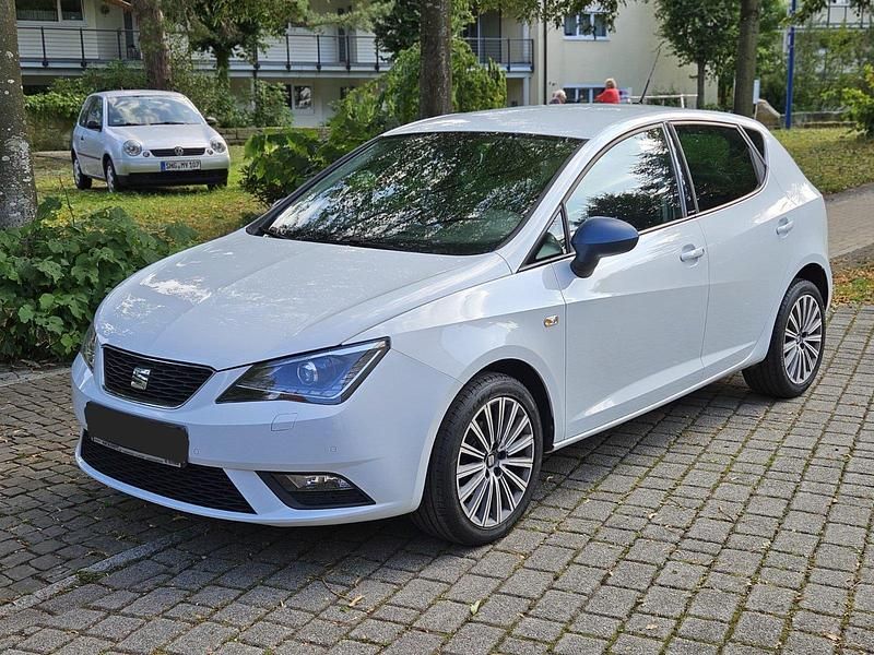Weiß Gebraucht 2015 Seat Ibiza CONNECT Limousine | 7.750 € (Fairer Preis) - Bild 1/4