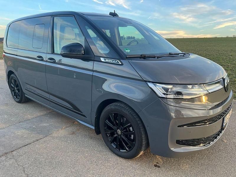 Gebraucht VW Multivan Edition 150 PS (110 kW) 2025 Grau Van