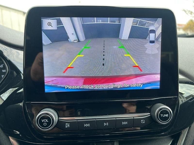 Gebraucht Ford Fiesta Titanium 101 PS (74 kW) 2019 Rot Limousine