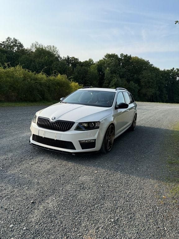 Weiß Gebraucht 2016 Skoda Octavia RS Kombi | 15.000 € (Fairer Preis) - Bild 1/4