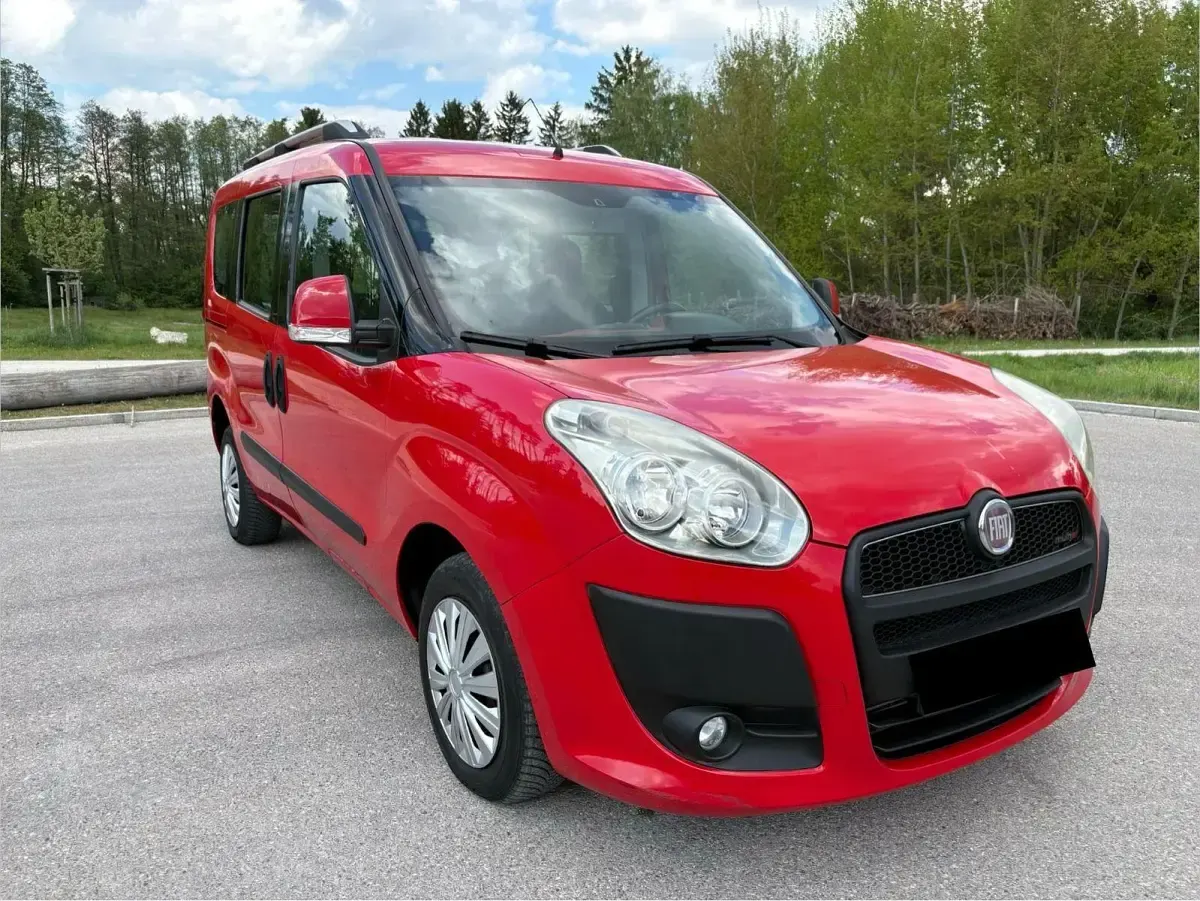 Usata Fiat Doblò Easy 90 CV (66 kW) 2012 Rosso Monovolume
