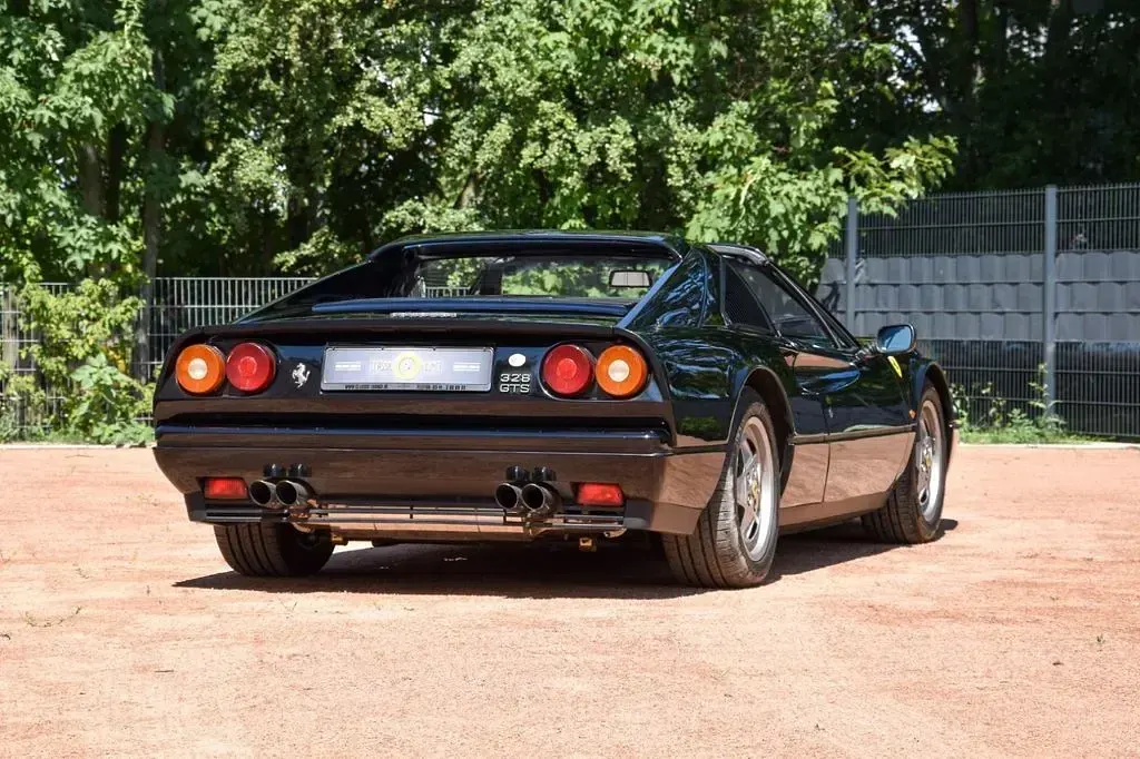 Gebraucht Ferrari 328 367 PS (269 kW) 1989 Schwarz Cabrio