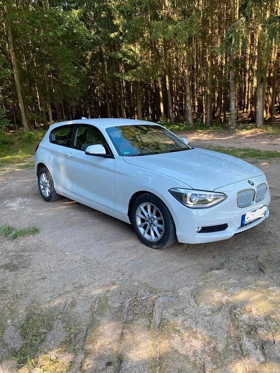 Gebraucht BMW 116 Advantage 136 PS (100 kW) 2014 Weiß Kleinwagen