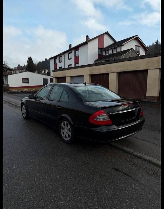 Usata Mercedes E200 184 CV (135 kW) 2009 Nero Berlina