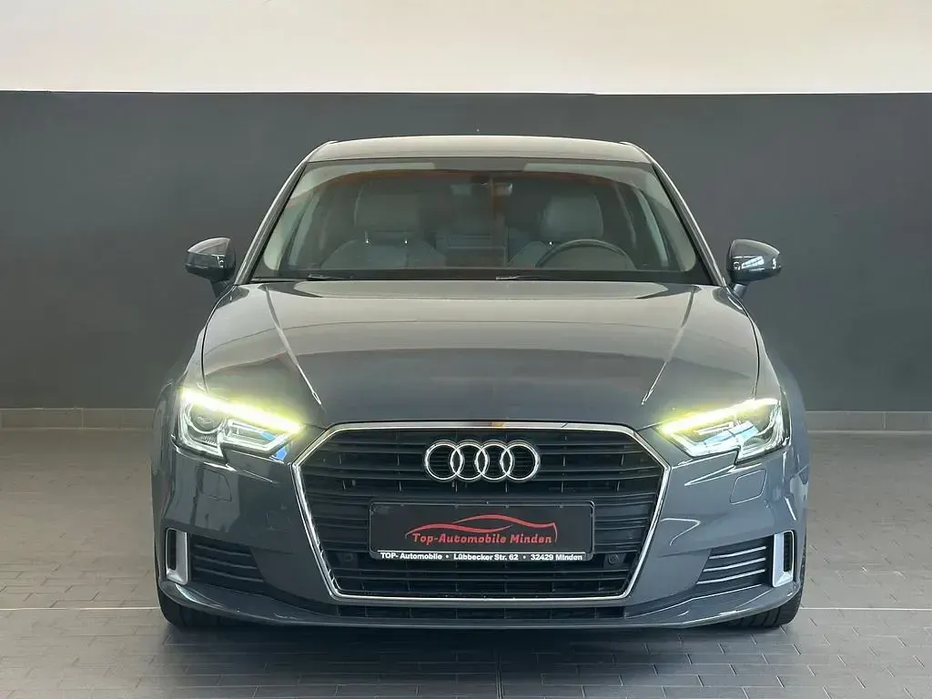 Gebraucht Audi A3 Sport 150 PS (110 kW) 2018 Grau Limousine