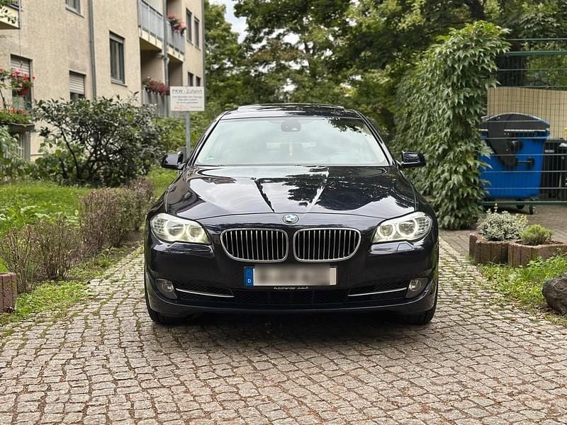 Blau Gebraucht 2011 BMW 530 Limousine | 9.990 € (Superpreis) - Bild 1/4