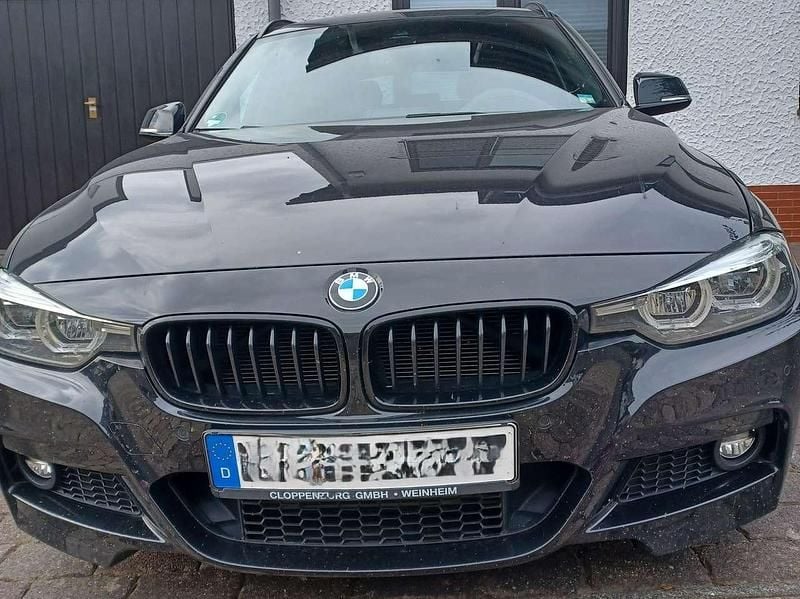 Schwarz Gebraucht 2019 BMW 320 M Sport Kombi | 24.800 € (Superpreis) - Bild 1/4