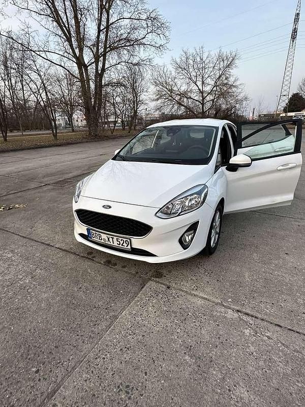 Gebraucht Ford Fiesta Cool & Connect 86 PS (63 kW) 2019 Weiß Kleinwagen