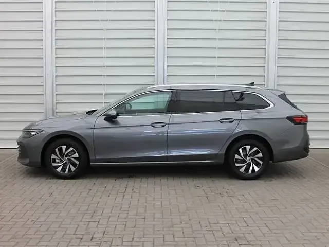 Gebraucht VW Passat Business 150 PS (110 kW) 2025 Grau Limousine