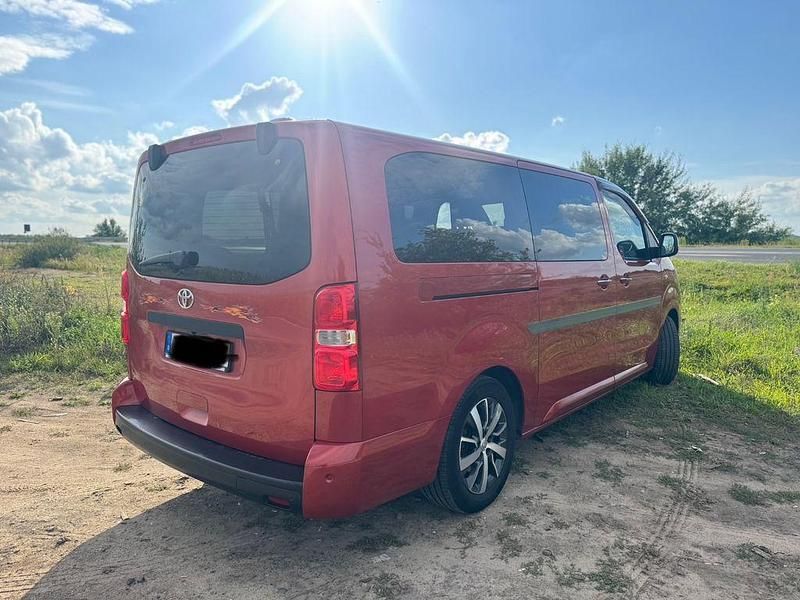 Gebraucht Toyota Proace Executive 177 PS (130 kW) 2017 Orange Van / Kleinbus