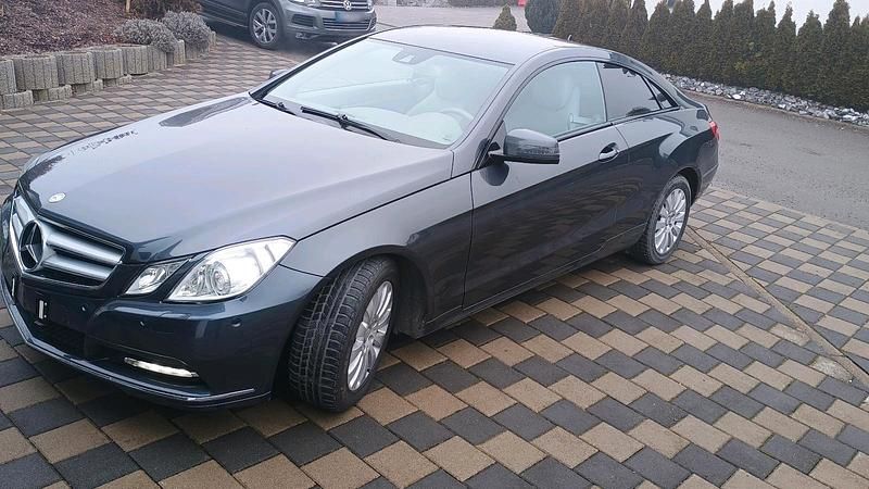 Usata Mercedes E200 184 CV (135 kW) 2012 Grigio Coupé
